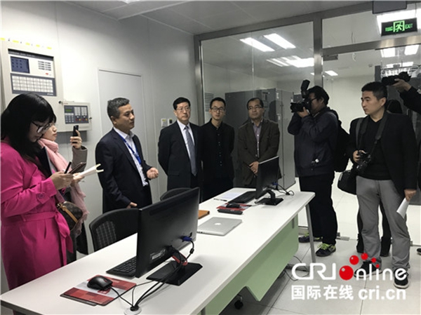 参观壹定发_副本.jpg 参观壹定发_副本.jpg